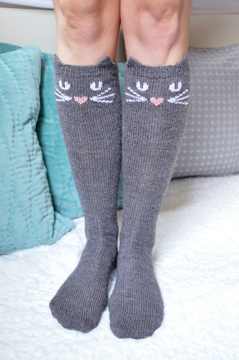 check meowt knitted cat knee high socks knitting pattern 2